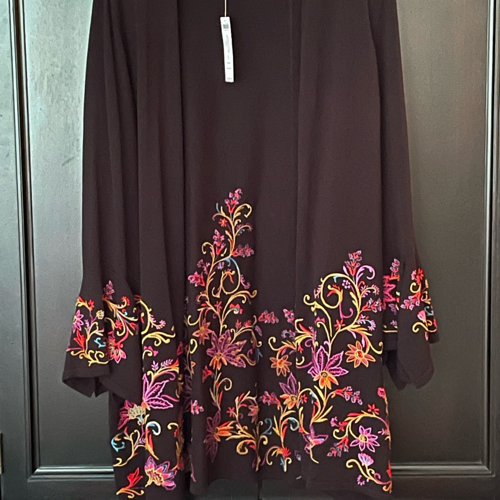 CHICO’S  NWT$129 FLORAL EMBROIDERED UNIQUE CUFFS BLACK CARDIGAN SWEATER Sz.3/XL